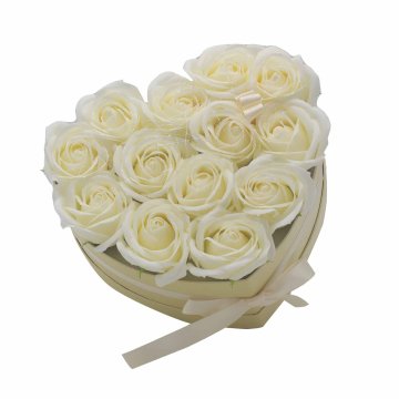 Darčekový box z mydlových kvetov - 13 krémových ruží - srdce